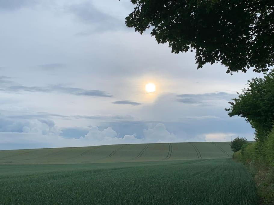 Romantic Shepherds Hut With Stunning Sunsets Hollingbourne Exteriör bild