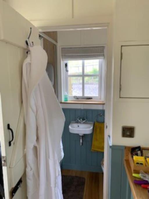Romantic Shepherds Hut With Stunning Sunsets Hollingbourne Exteriör bild