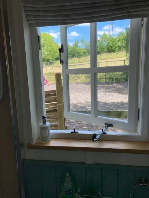 Romantic Shepherds Hut With Stunning Sunsets Hollingbourne Exteriör bild